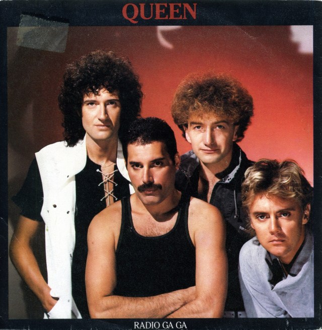 Radio Ga Ga / I Go Crazy - EMI 006-1655327 SPAIN (1984)
