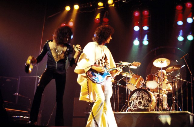 Queen live photograph illustrating the articles collection